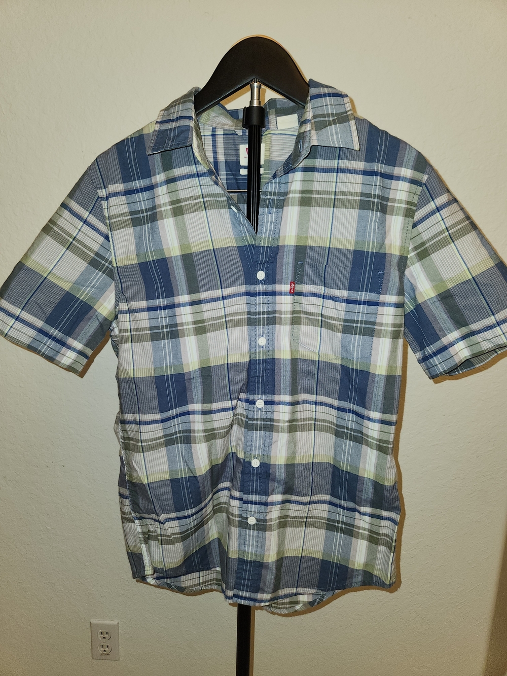 Levi's Plaid Short Sleeve Shirt — Size S